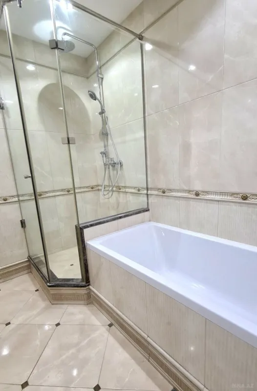 Kirayə verilir 4 otaqlı mənzil 167 m²