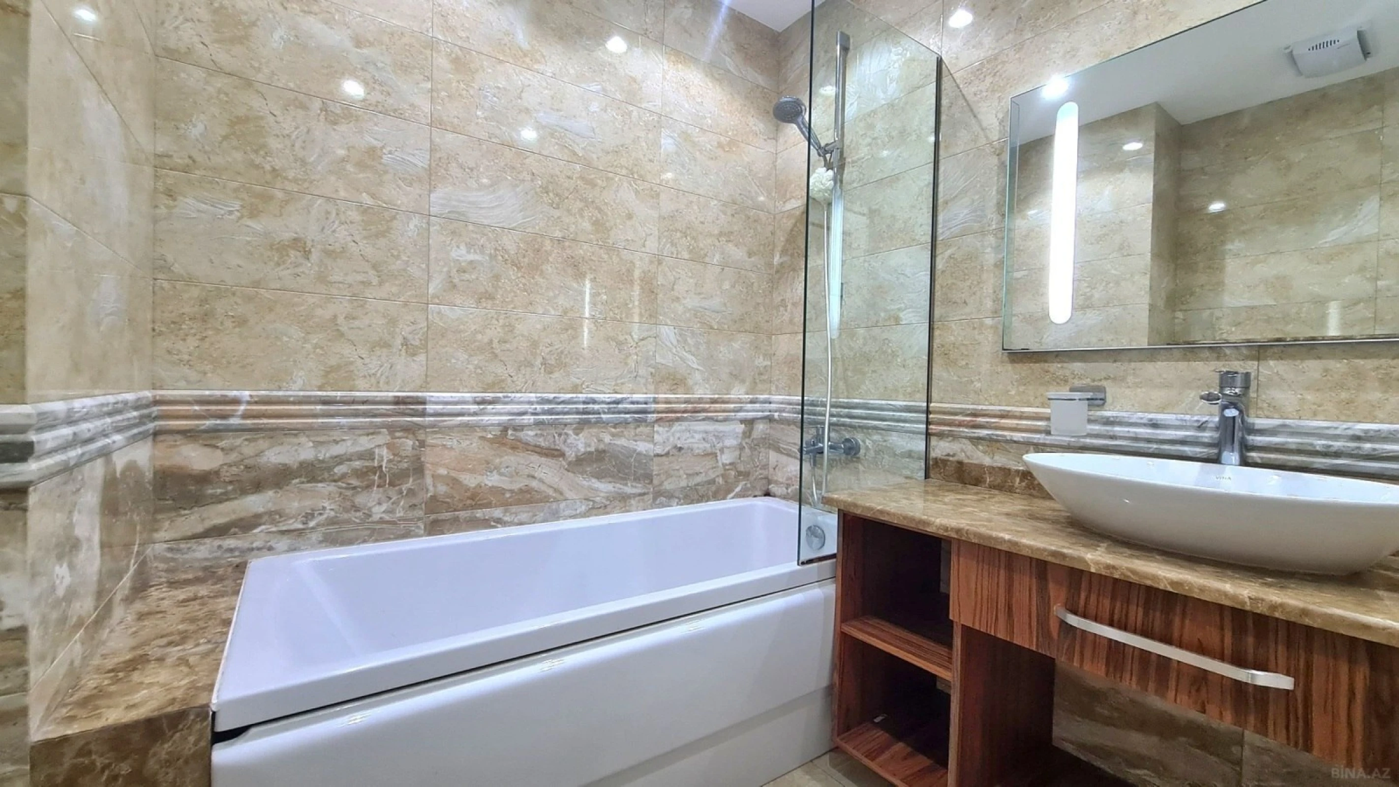 Kirayə verilir 4 otaqlı mənzil 167 m²