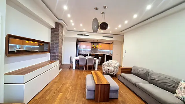 Kirayə verilir 4 otaqlı mənzil 167 m²