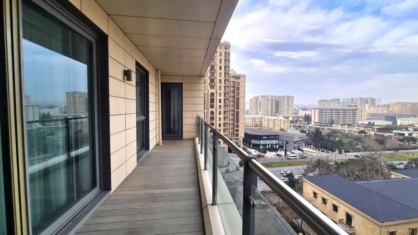 Kirayə verilir 4 otaqlı mənzil 167 m²