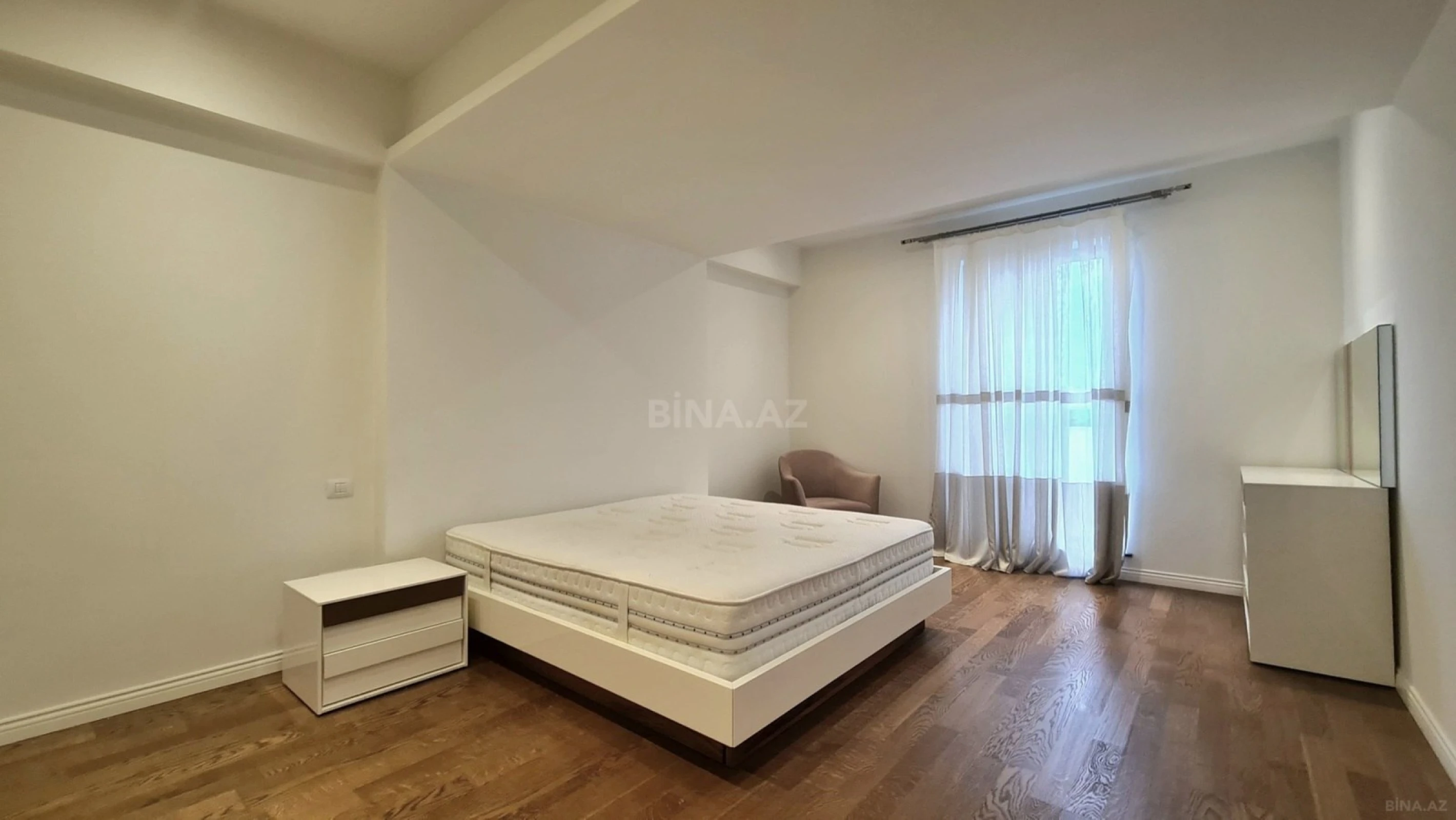 Kirayə verilir 4 otaqlı mənzil 167 m²