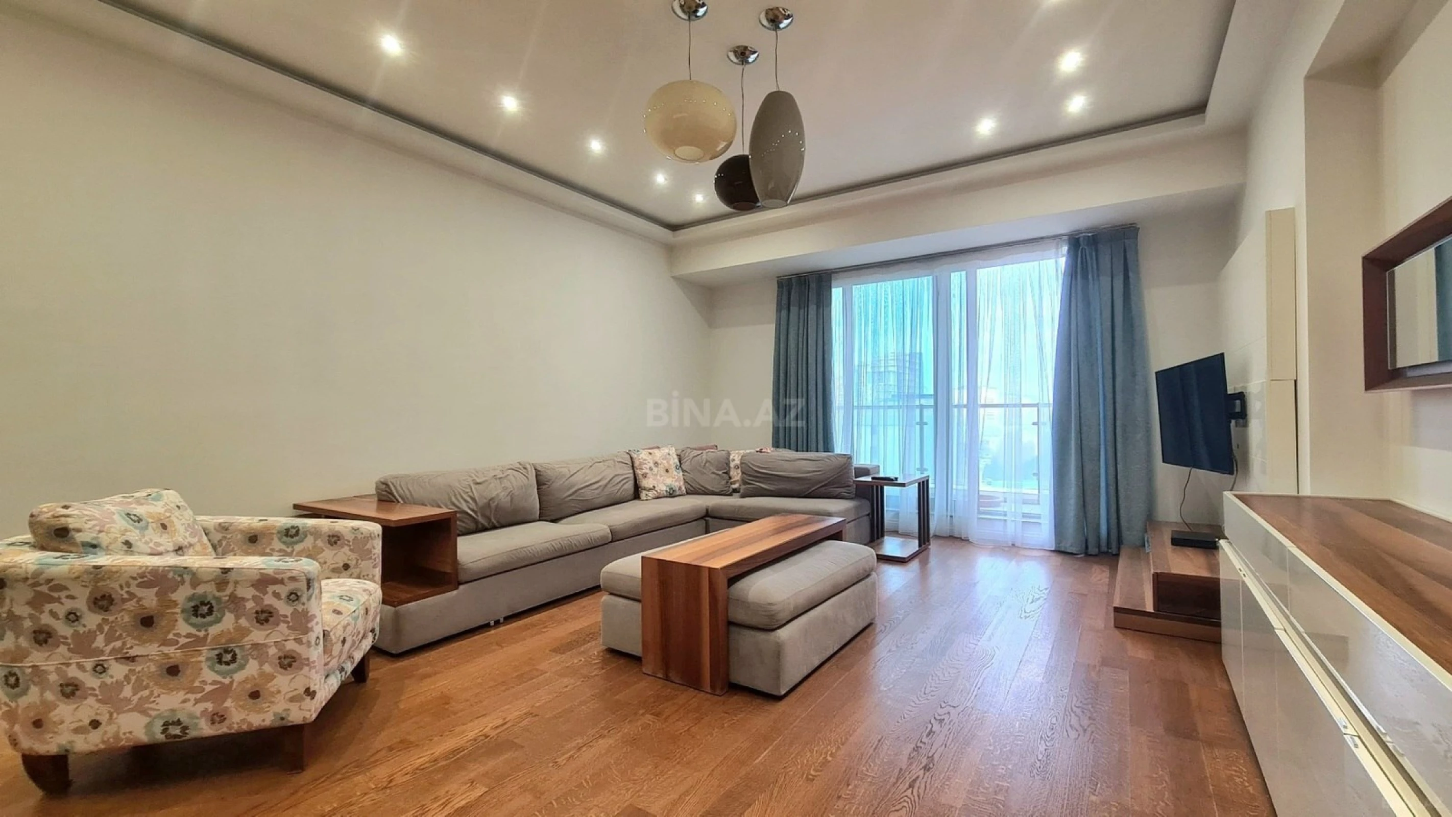 Kirayə verilir 4 otaqlı mənzil 167 m²