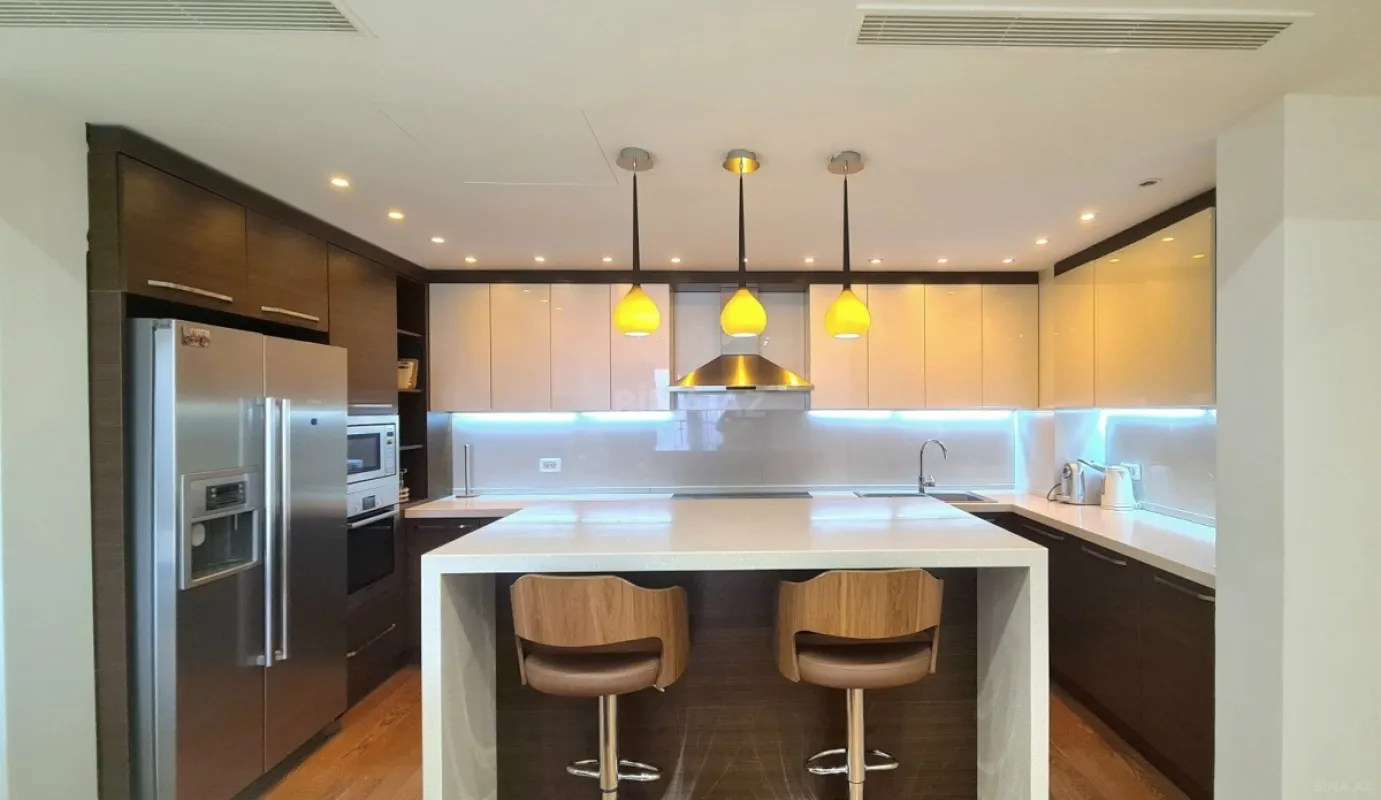 Kirayə verilir 4 otaqlı mənzil 167 m²