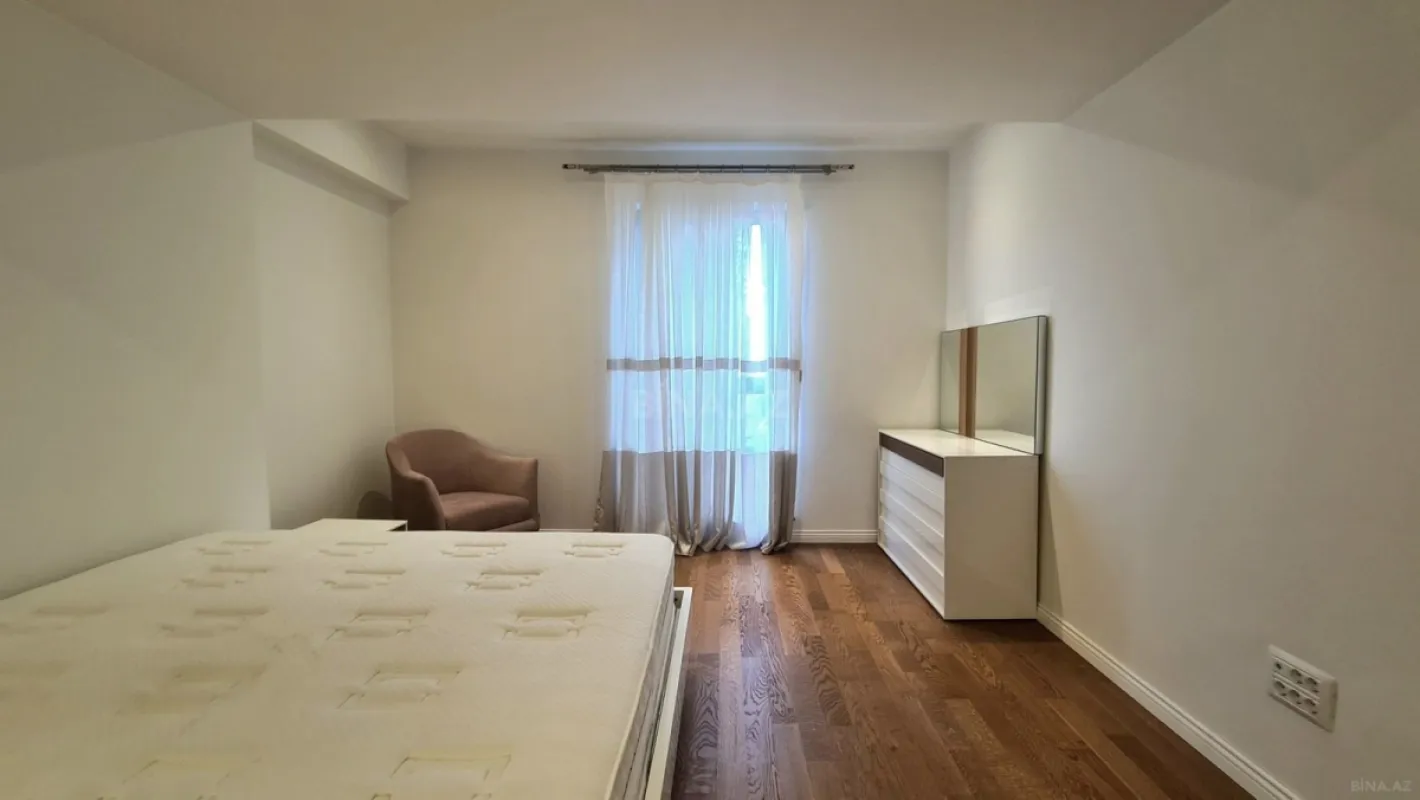 Kirayə verilir 4 otaqlı mənzil 167 m²