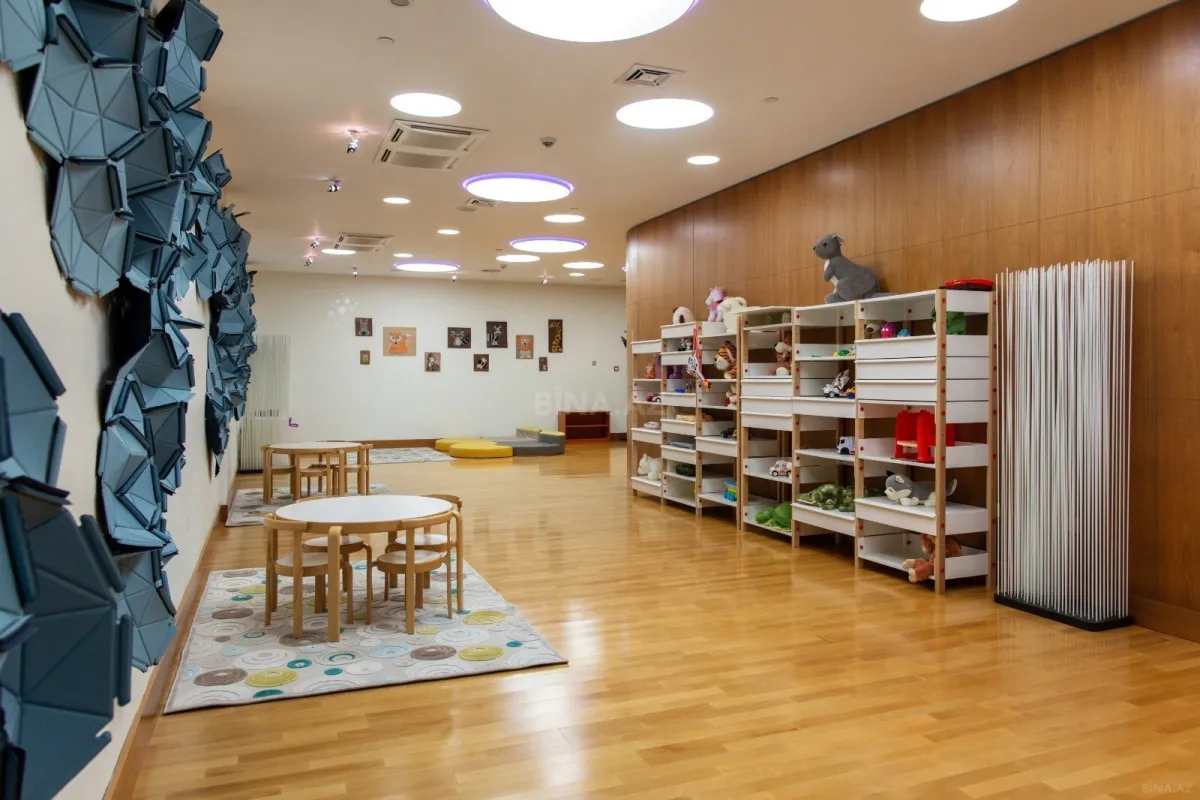 Kirayə verilir 4 otaqlı mənzil 167 m²