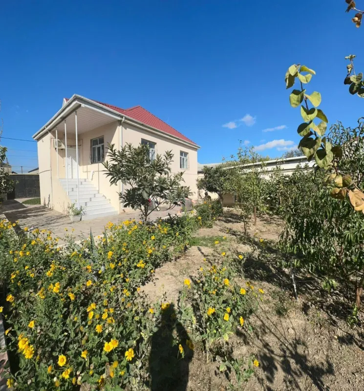 Satılır 9 otaqlı həyət evi 250 m²