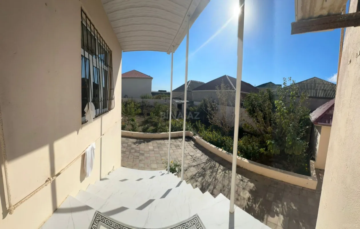 Satılır 9 otaqlı həyət evi 250 m²