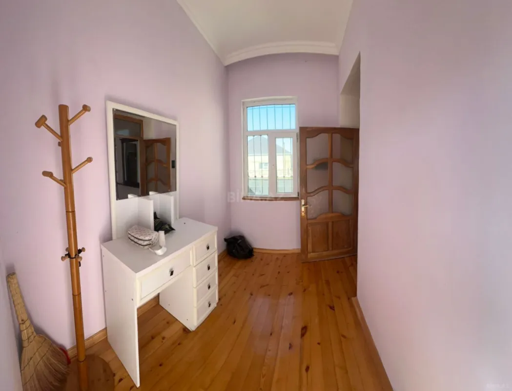 Satılır 9 otaqlı həyət evi 250 m²