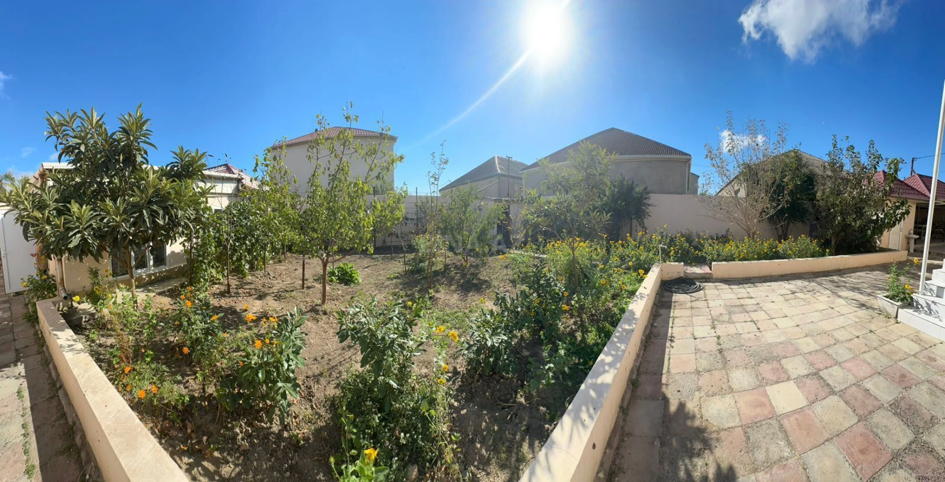 Satılır 9 otaqlı həyət evi 250 m²