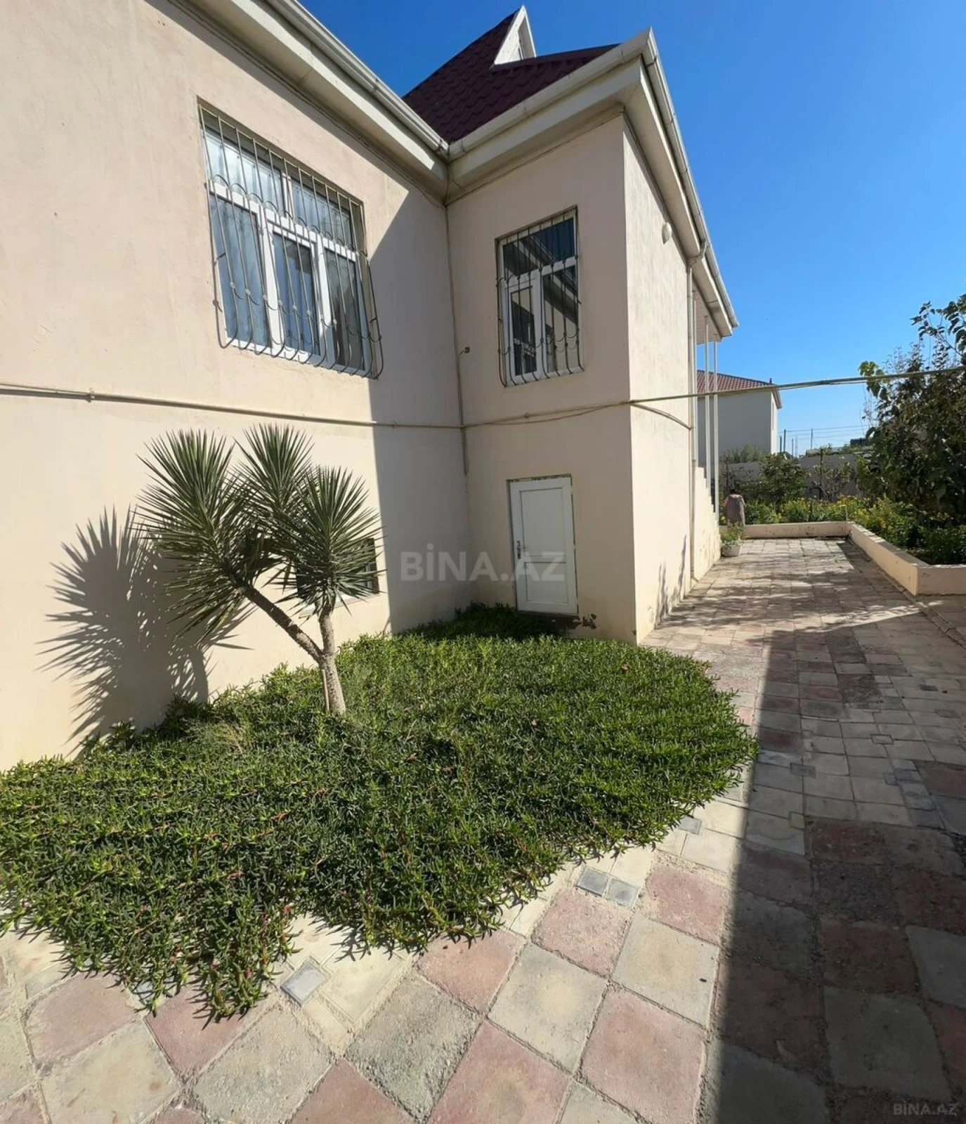 Satılır 9 otaqlı həyət evi 250 m²