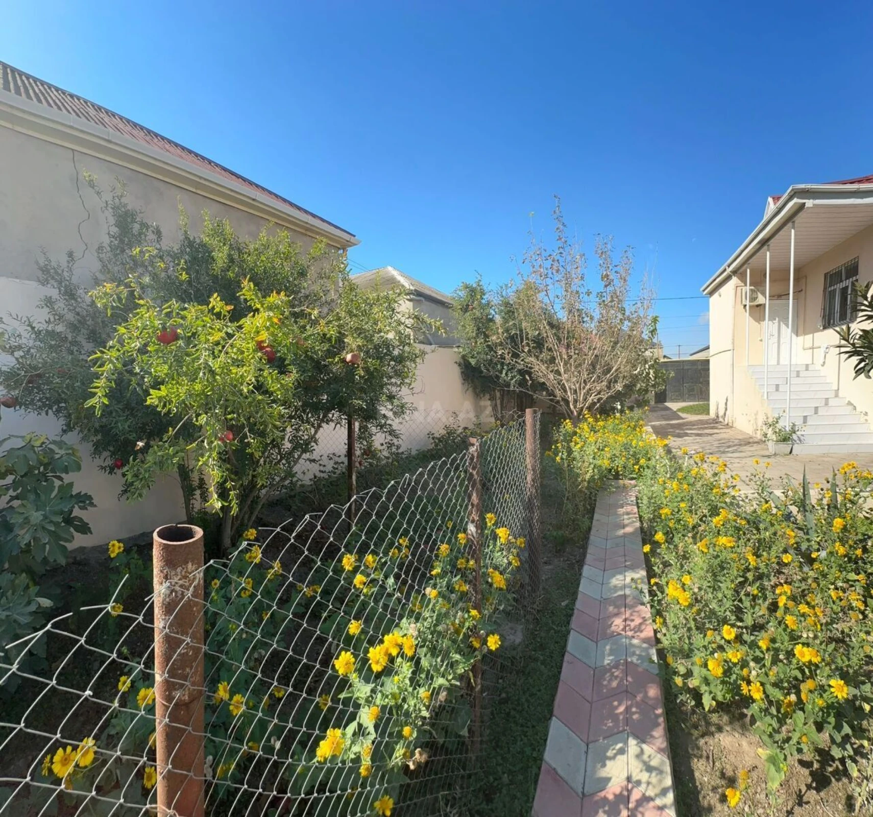 Satılır 9 otaqlı həyət evi 250 m²