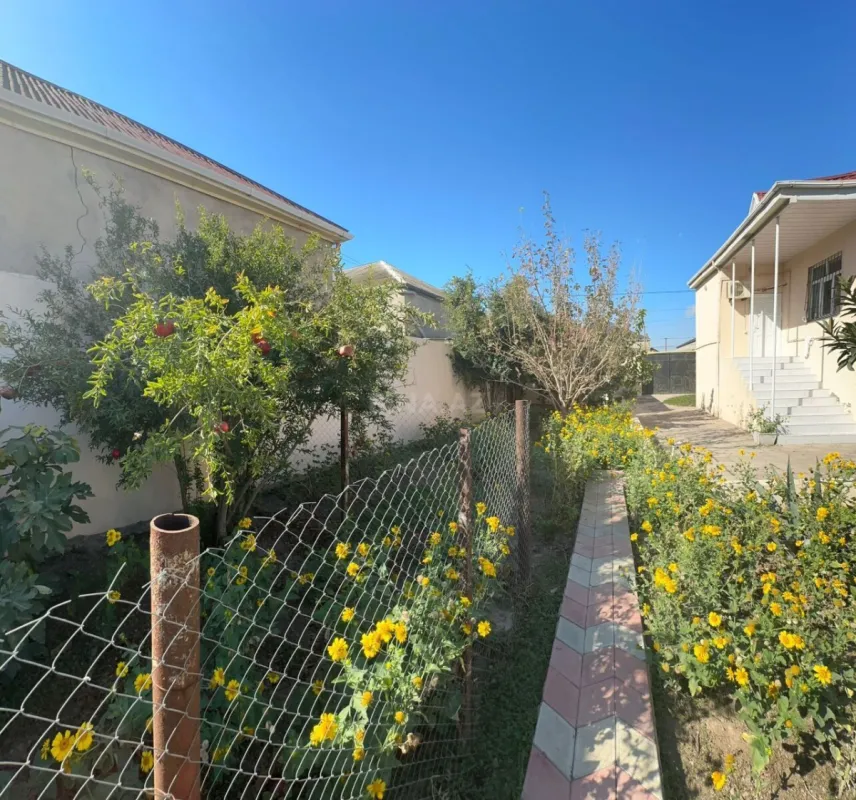 Satılır 9 otaqlı həyət evi 250 m²