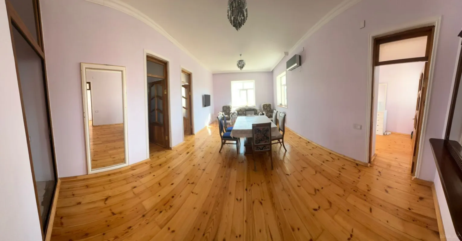 Satılır 9 otaqlı həyət evi 250 m²