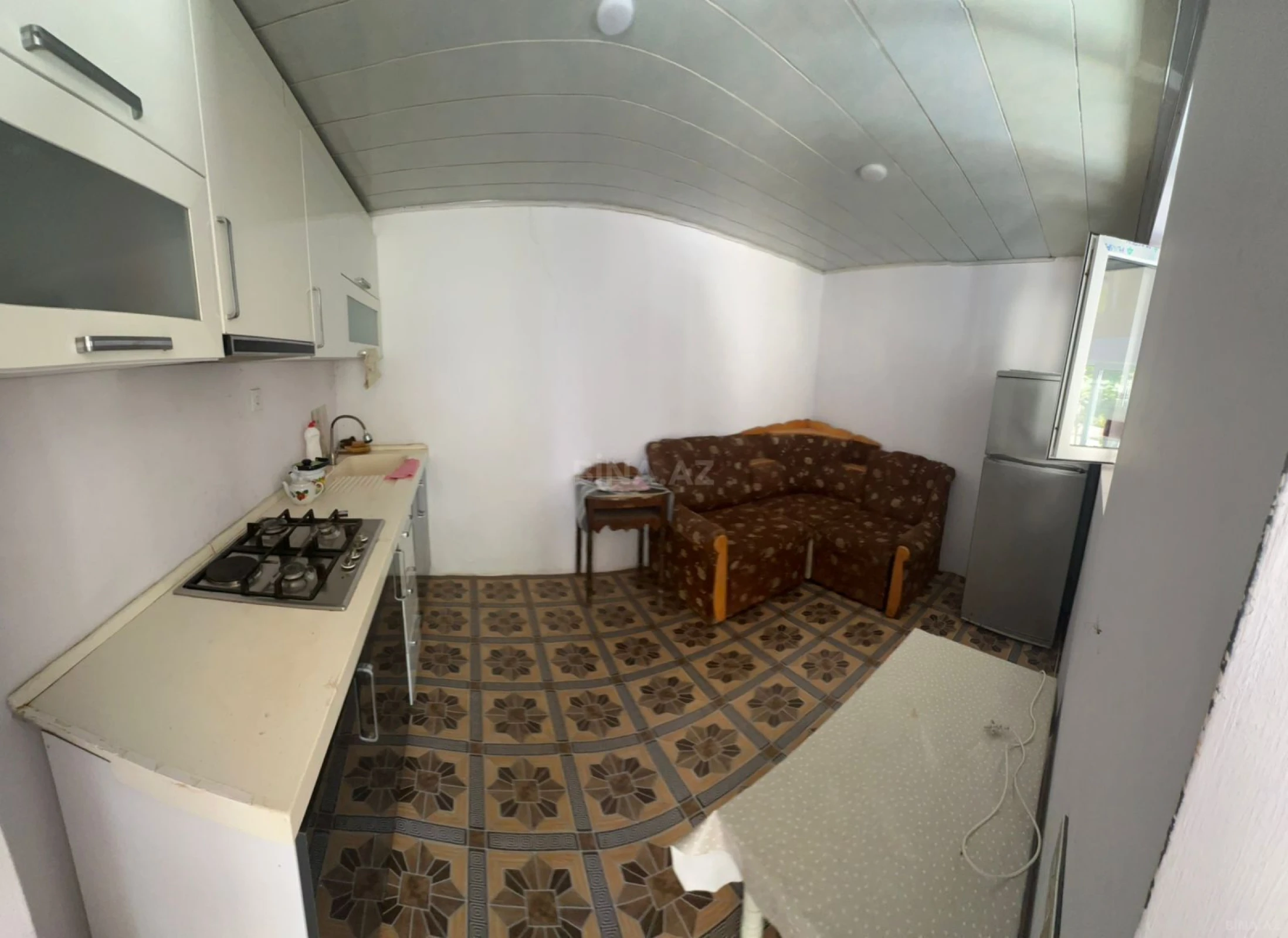 Satılır 9 otaqlı həyət evi 250 m²