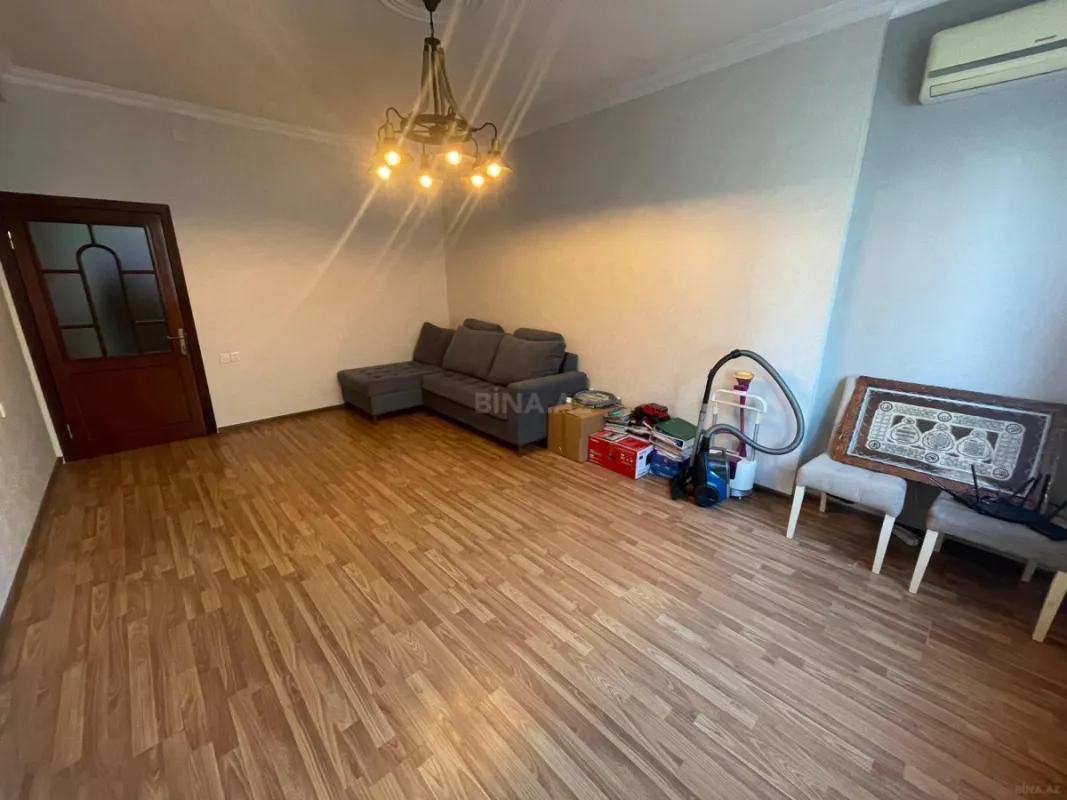 Satılır 2 otaqlı mənzil 82 m²