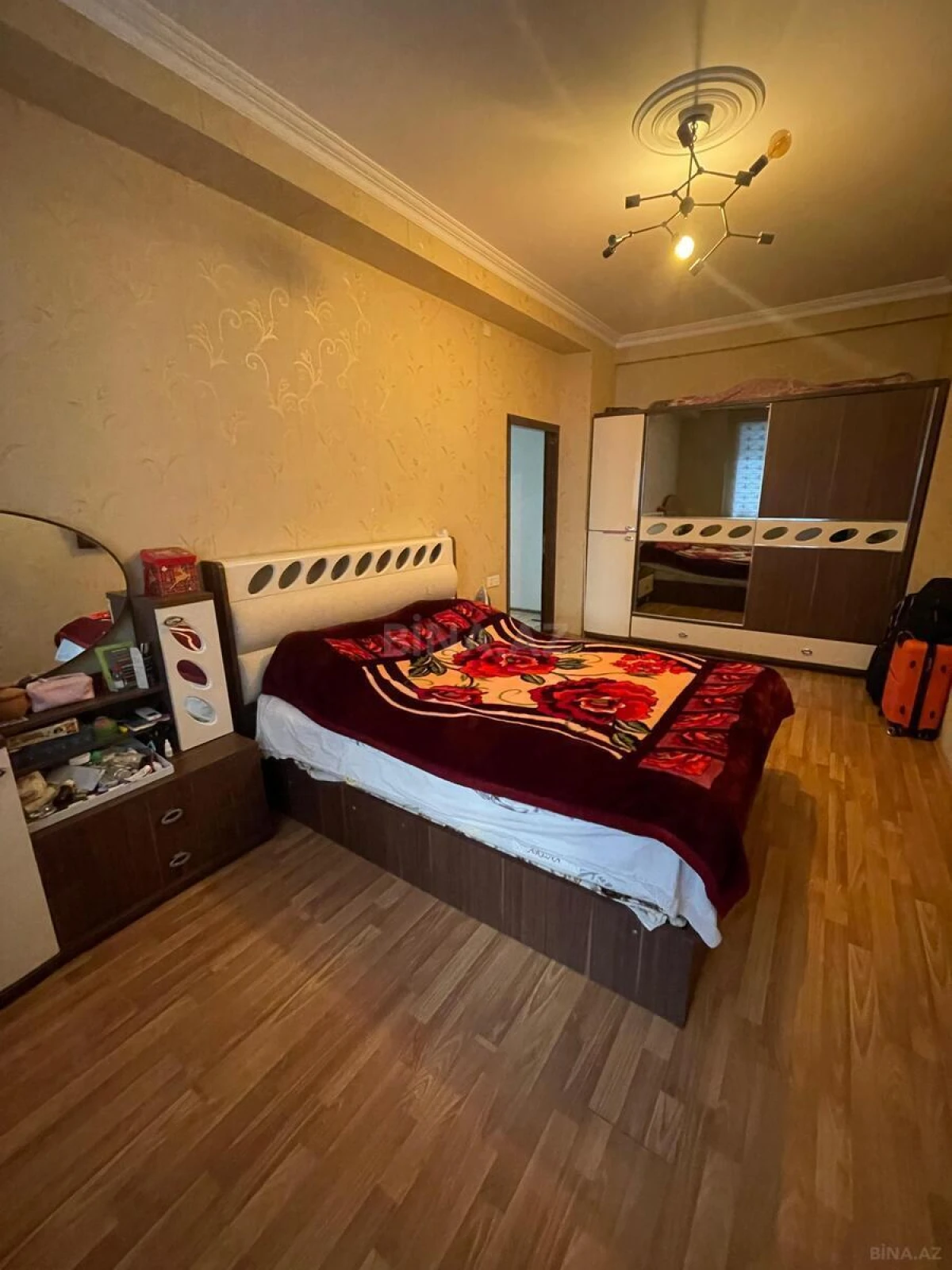 Satılır 2 otaqlı mənzil 82 m²