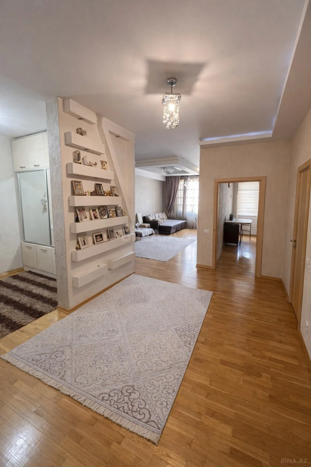 Satılır 2 otaqlı mənzil 110 m²