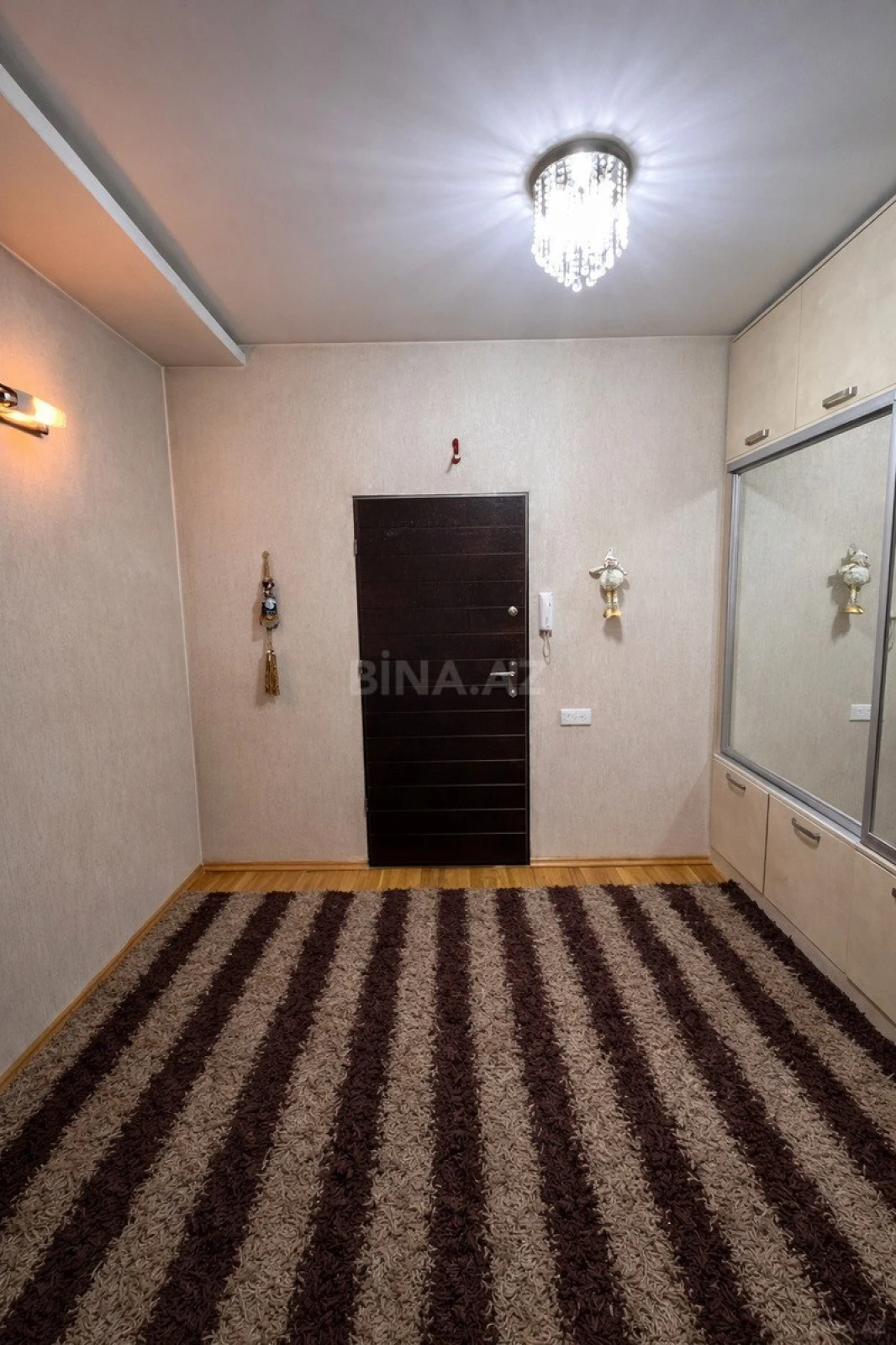 Satılır 2 otaqlı mənzil 110 m²