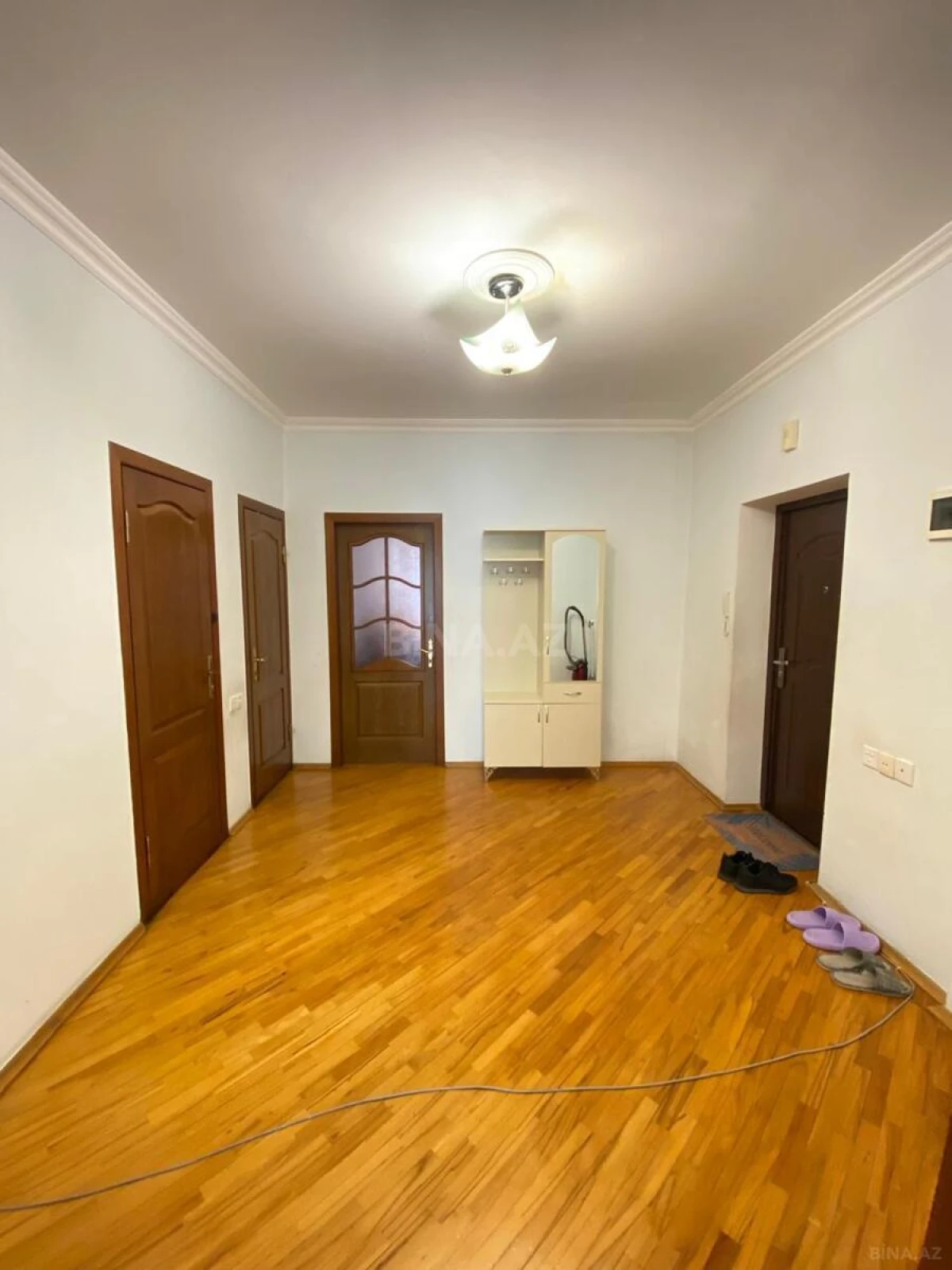 Kirayə verilir 2 otaqlı mənzil 85 m²