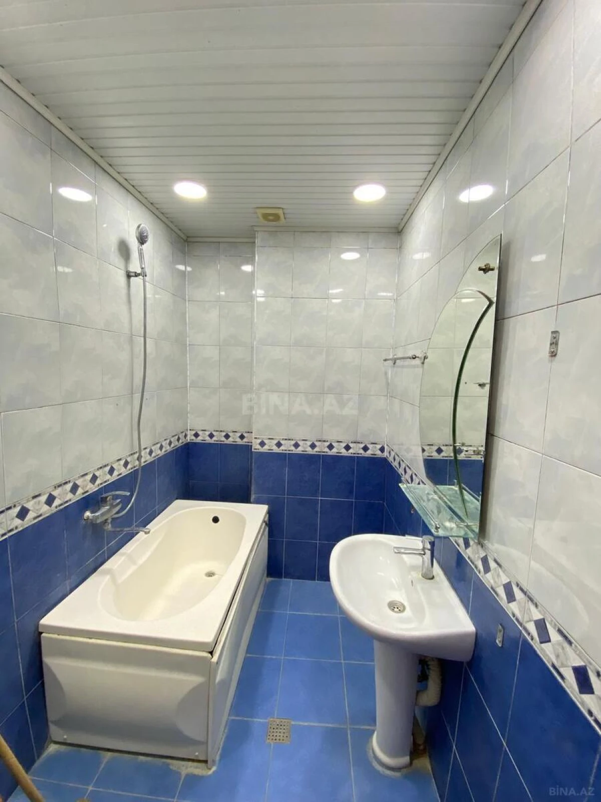 Kirayə verilir 2 otaqlı mənzil 85 m²