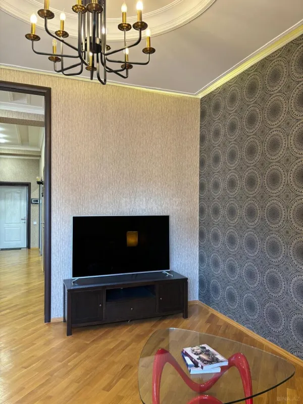Kirayə verilir 3 otaqlı mənzil 120 m²