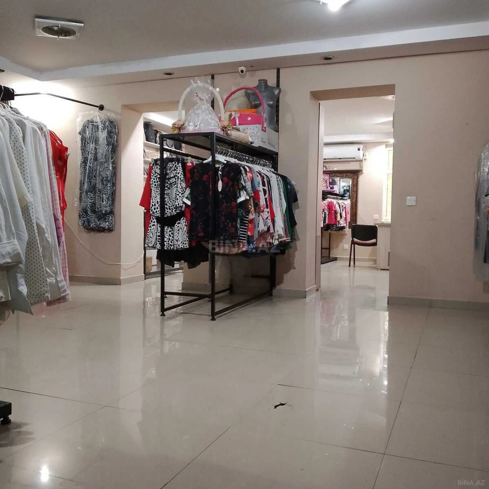 Satılır obyekt 260 m²