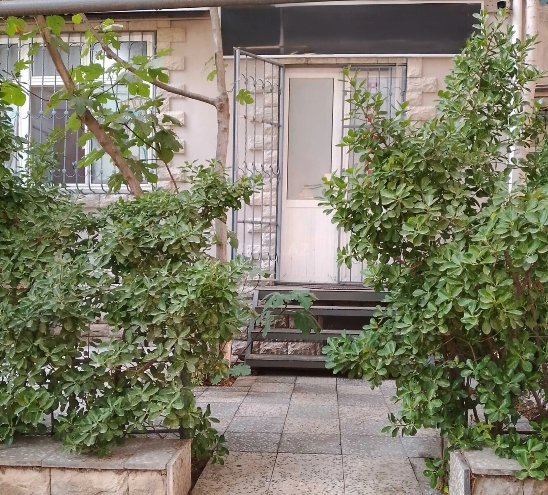 Satılır obyekt 260 m²