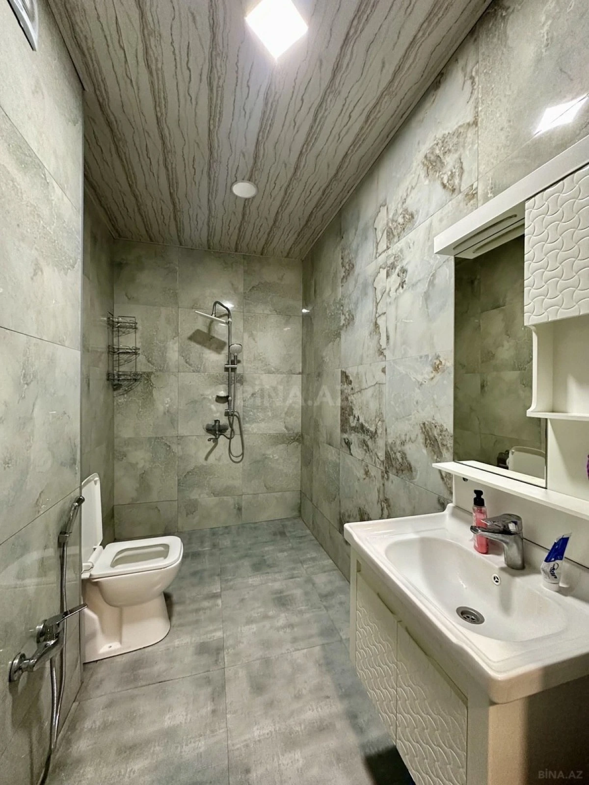 Kirayə verilir 3 otaqlı mənzil 105 m²