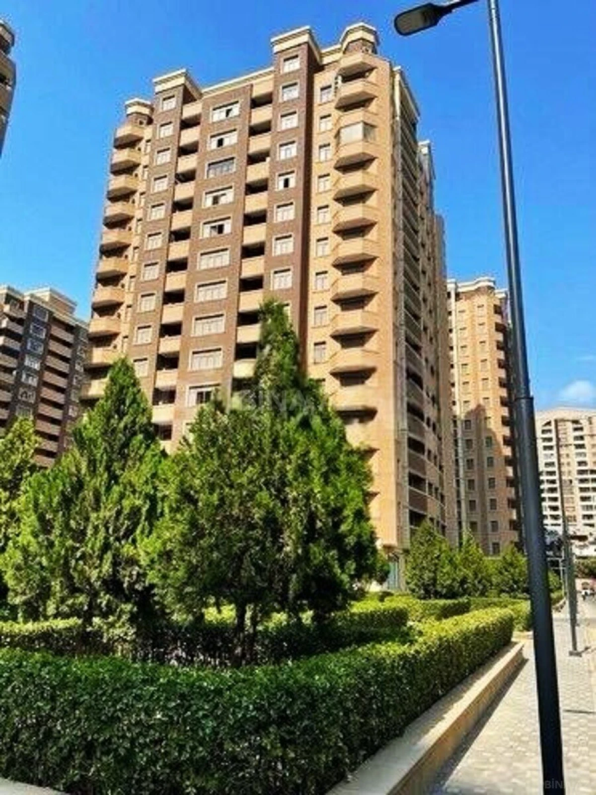 Satılır 3 otaqlı mənzil 108 m²