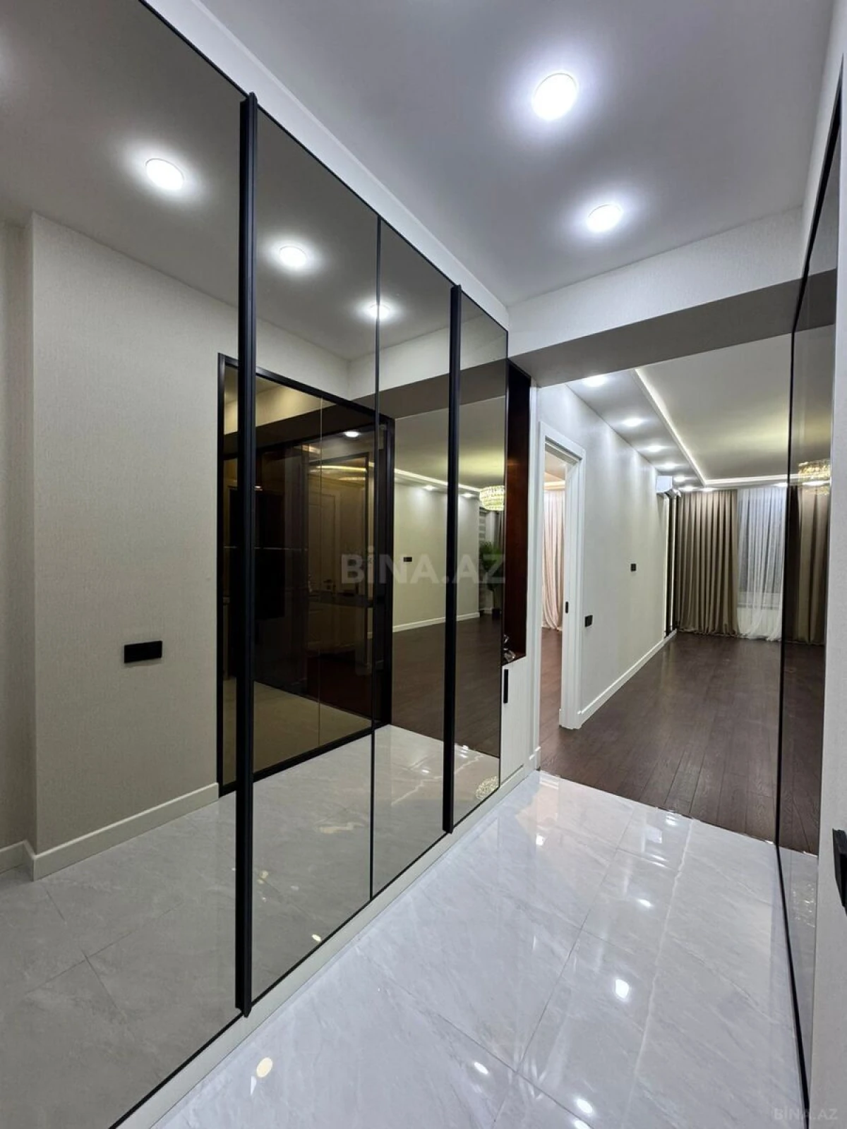 Satılır 3 otaqlı mənzil 108 m²