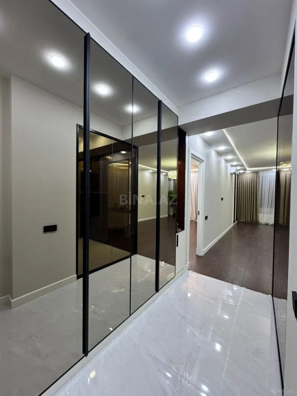 Satılır 3 otaqlı mənzil 108 m²