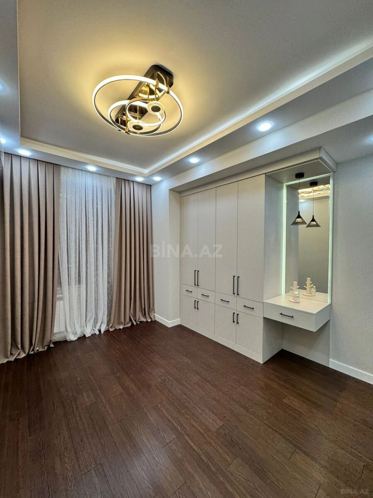 Satılır 3 otaqlı mənzil 108 m²