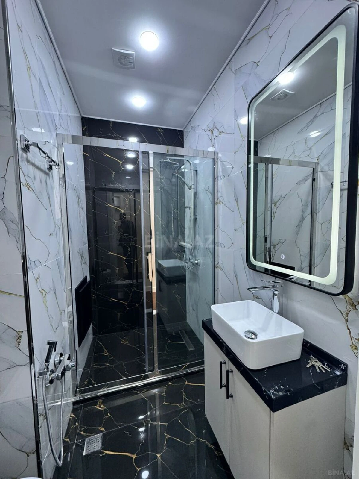 Satılır 3 otaqlı mənzil 108 m²