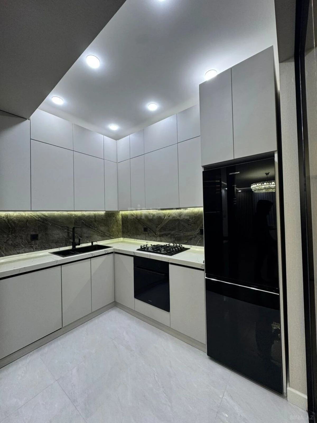 Satılır 3 otaqlı mənzil 108 m²