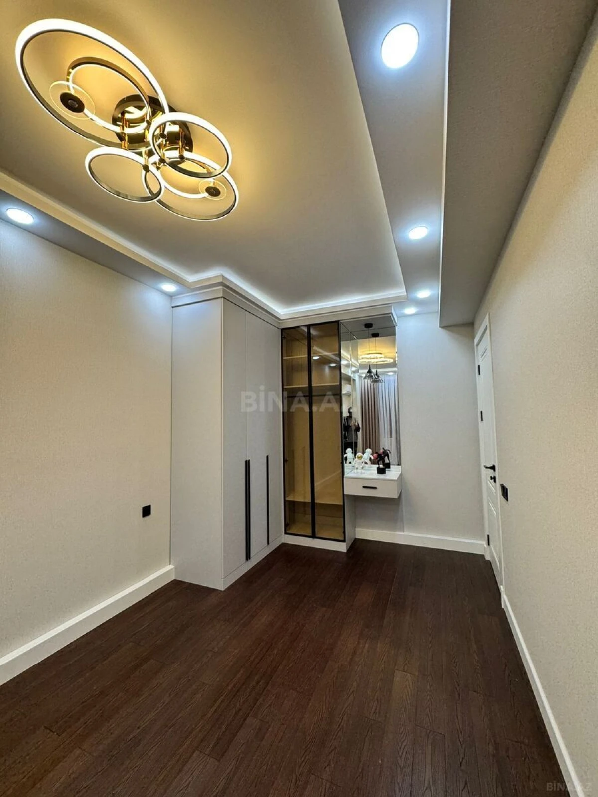 Satılır 3 otaqlı mənzil 108 m²