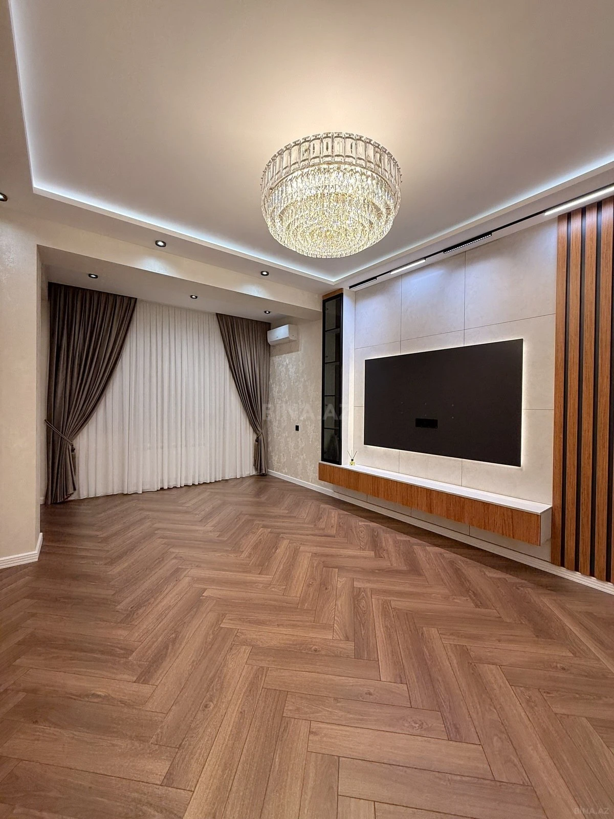 Satılır 3 otaqlı mənzil 105 m²