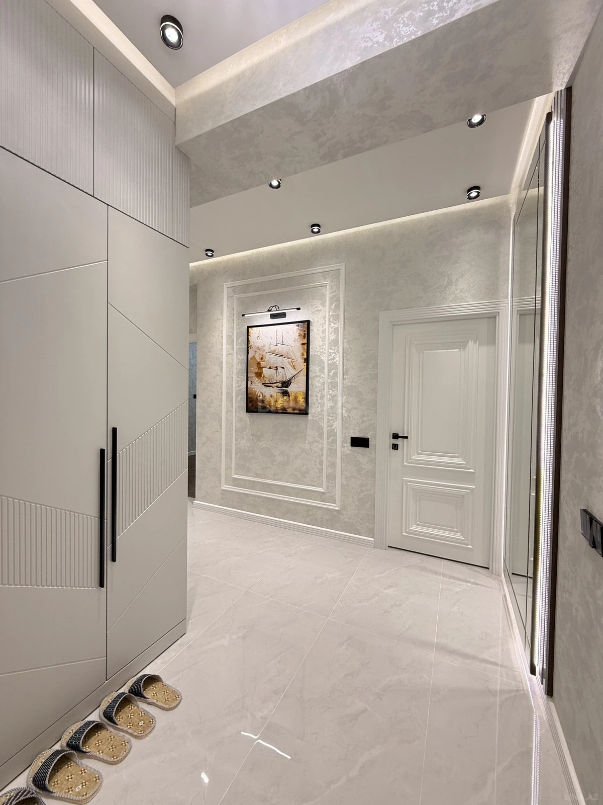 Satılır 3 otaqlı mənzil 105 m²