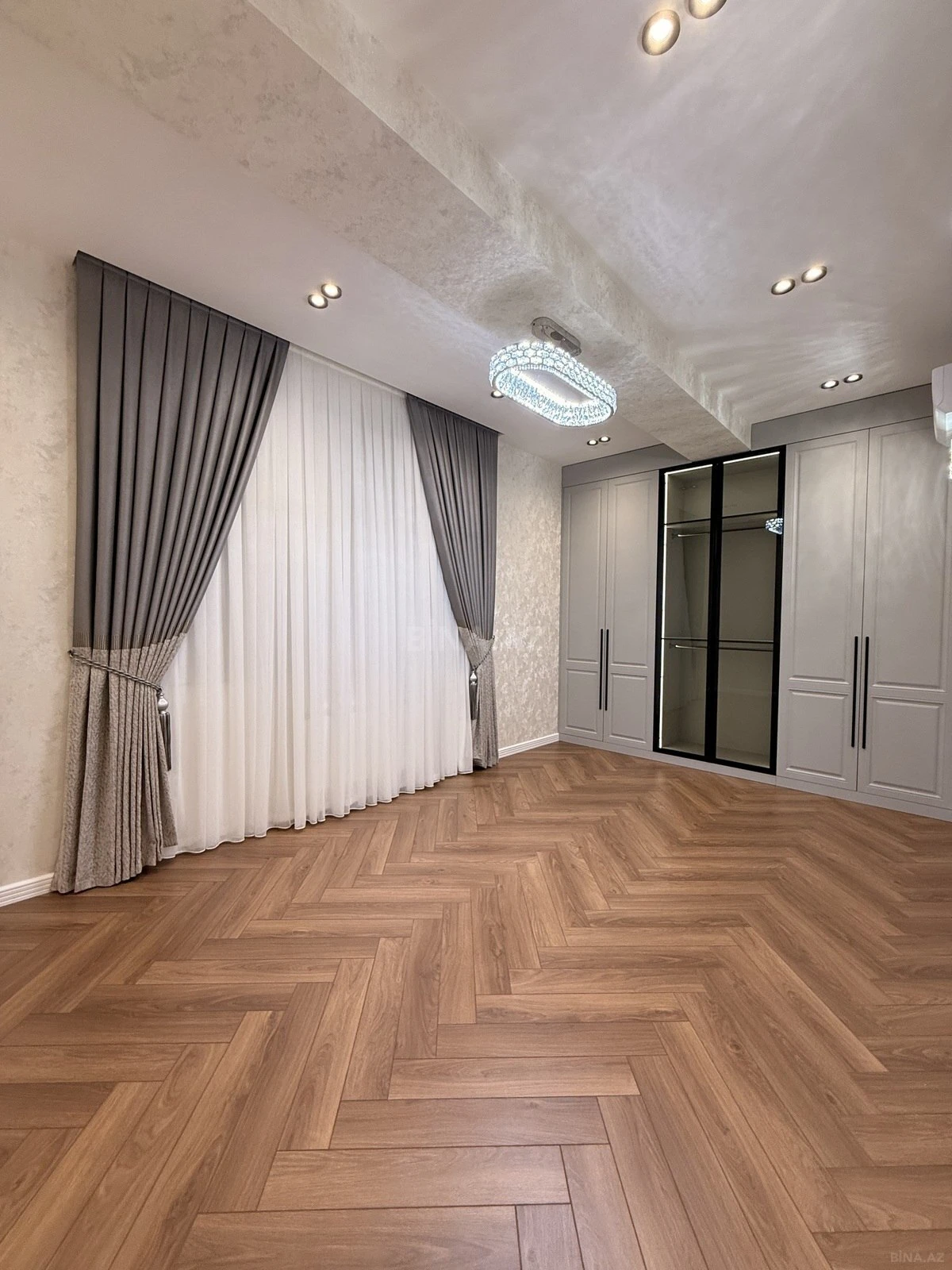 Satılır 3 otaqlı mənzil 105 m²