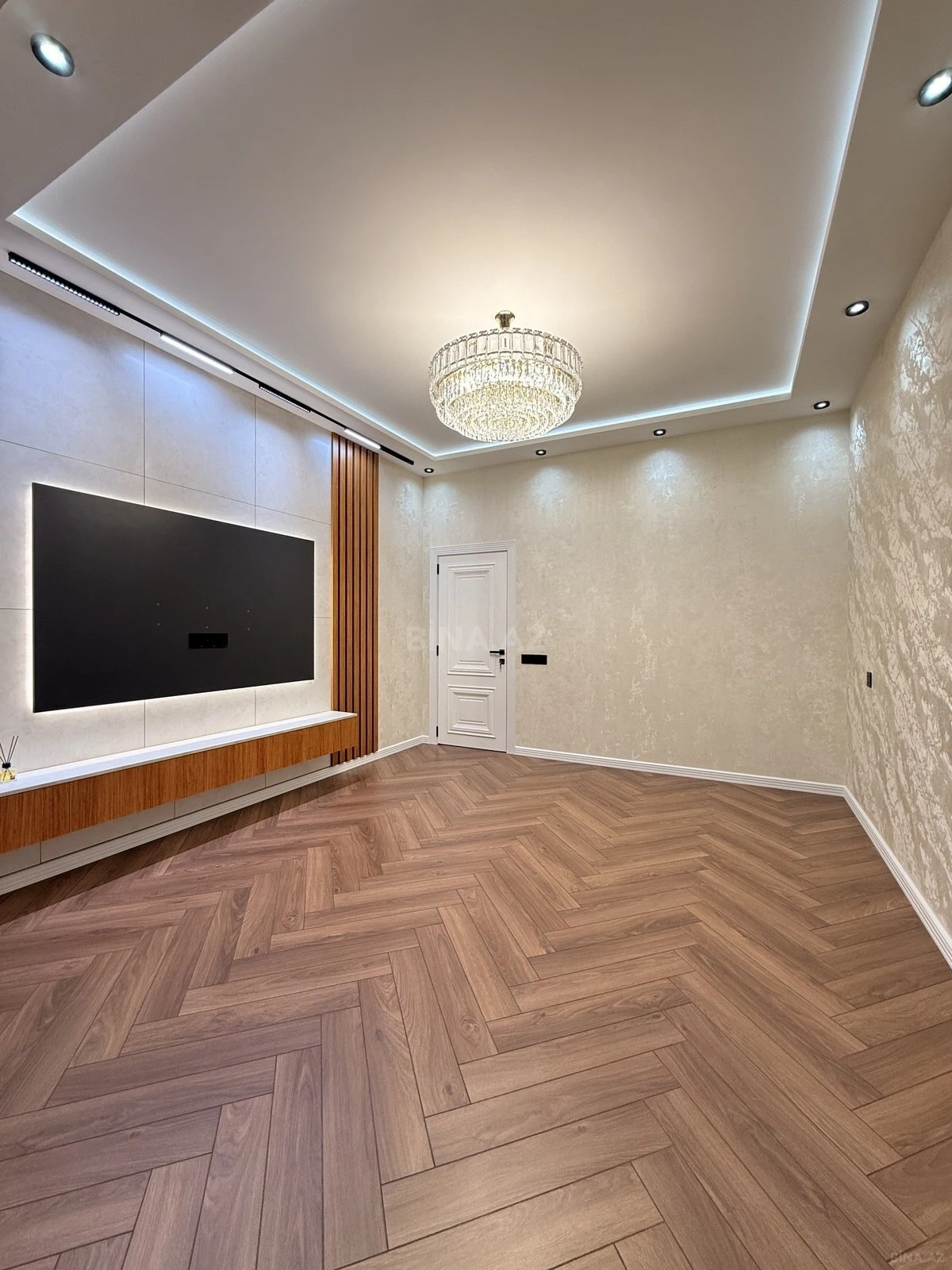 Satılır 3 otaqlı mənzil 105 m²