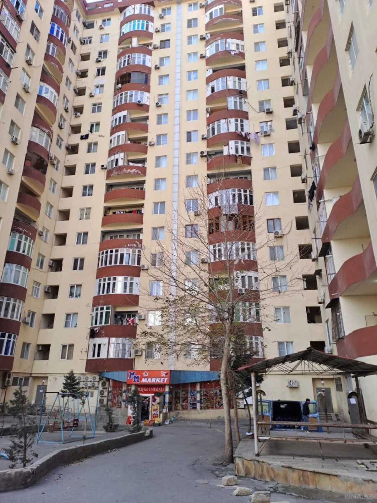 Satılır 3 otaqlı mənzil 105 m²
