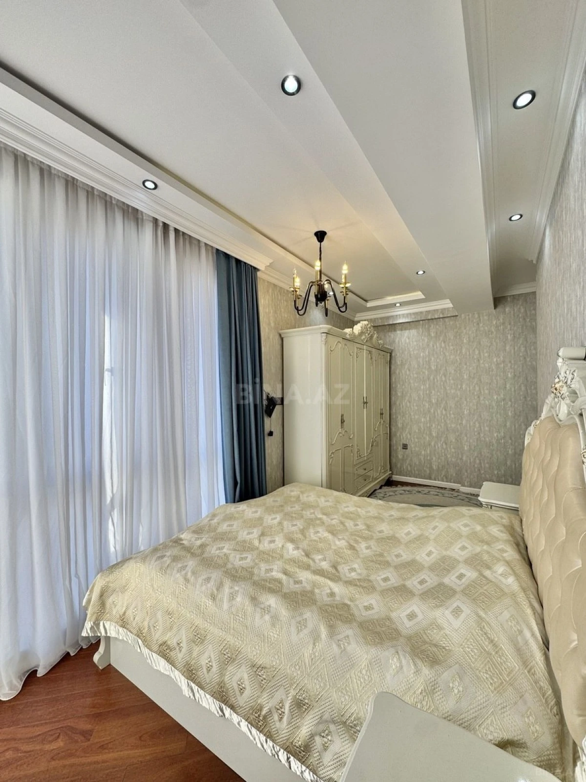 Satılır 3 otaqlı mənzil 117 m²