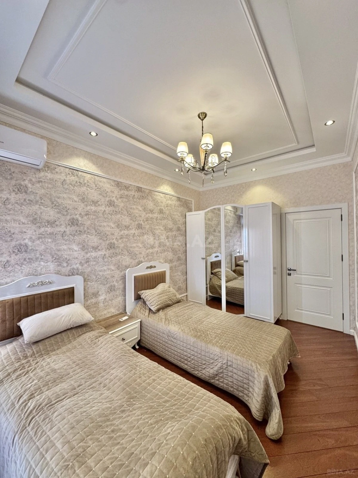 Satılır 3 otaqlı mənzil 117 m²