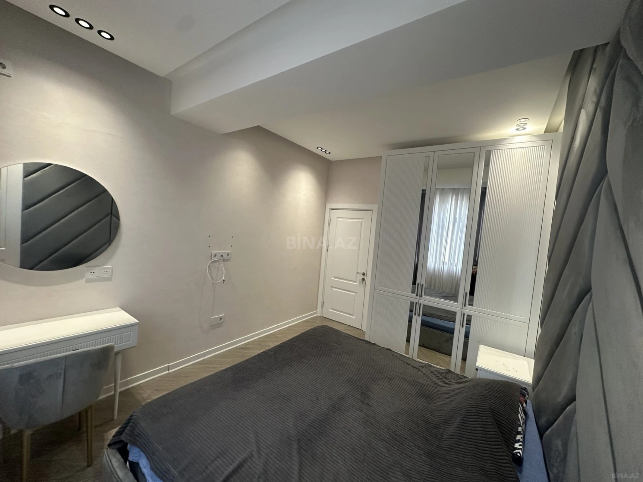 Satılır 4 otaqlı mənzil 117 m²