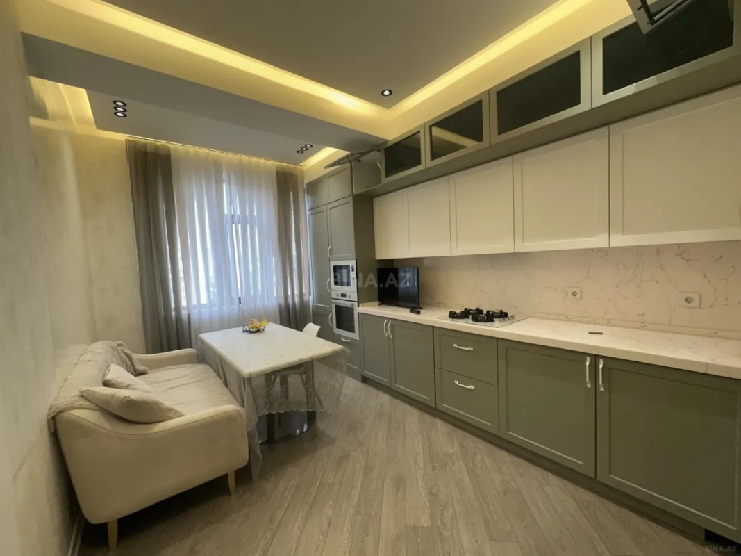 Satılır 4 otaqlı mənzil 117 m²