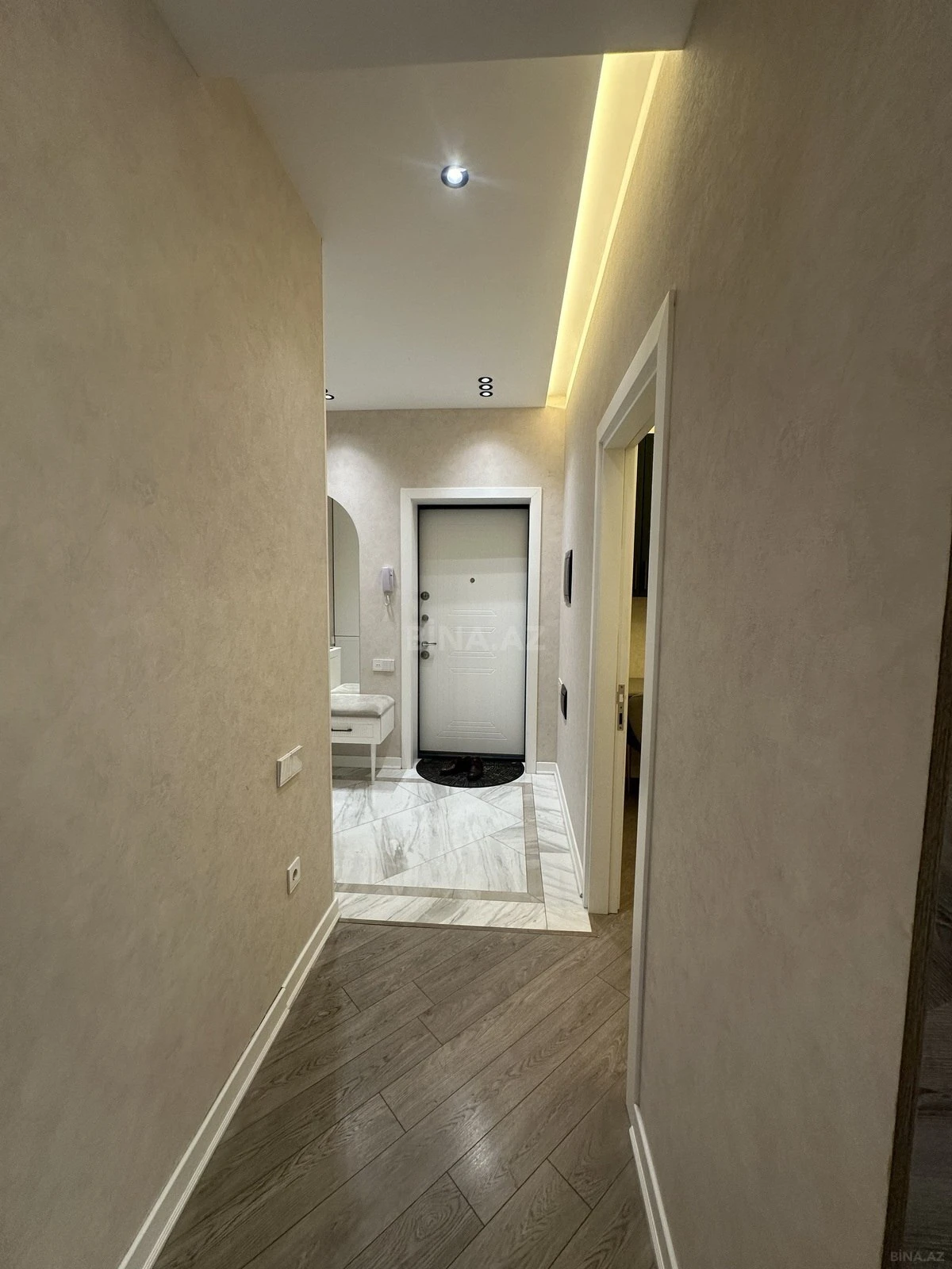 Satılır 4 otaqlı mənzil 117 m²