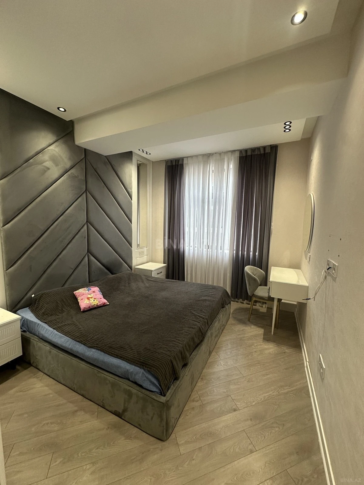 Satılır 4 otaqlı mənzil 117 m²