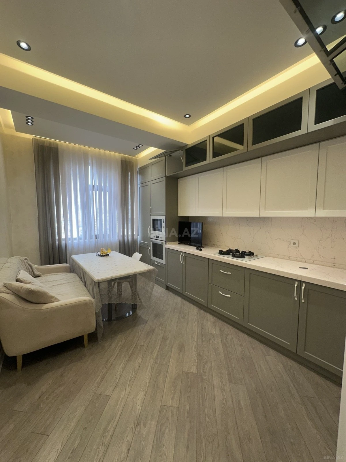 Satılır 4 otaqlı mənzil 117 m²