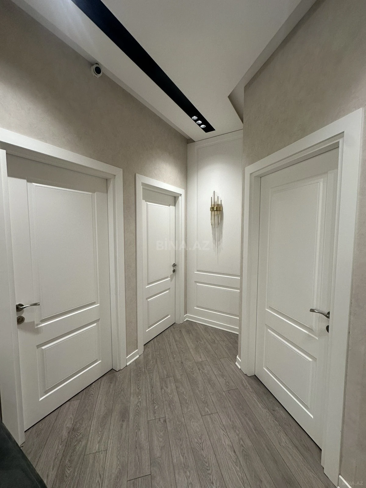 Satılır 4 otaqlı mənzil 117 m²
