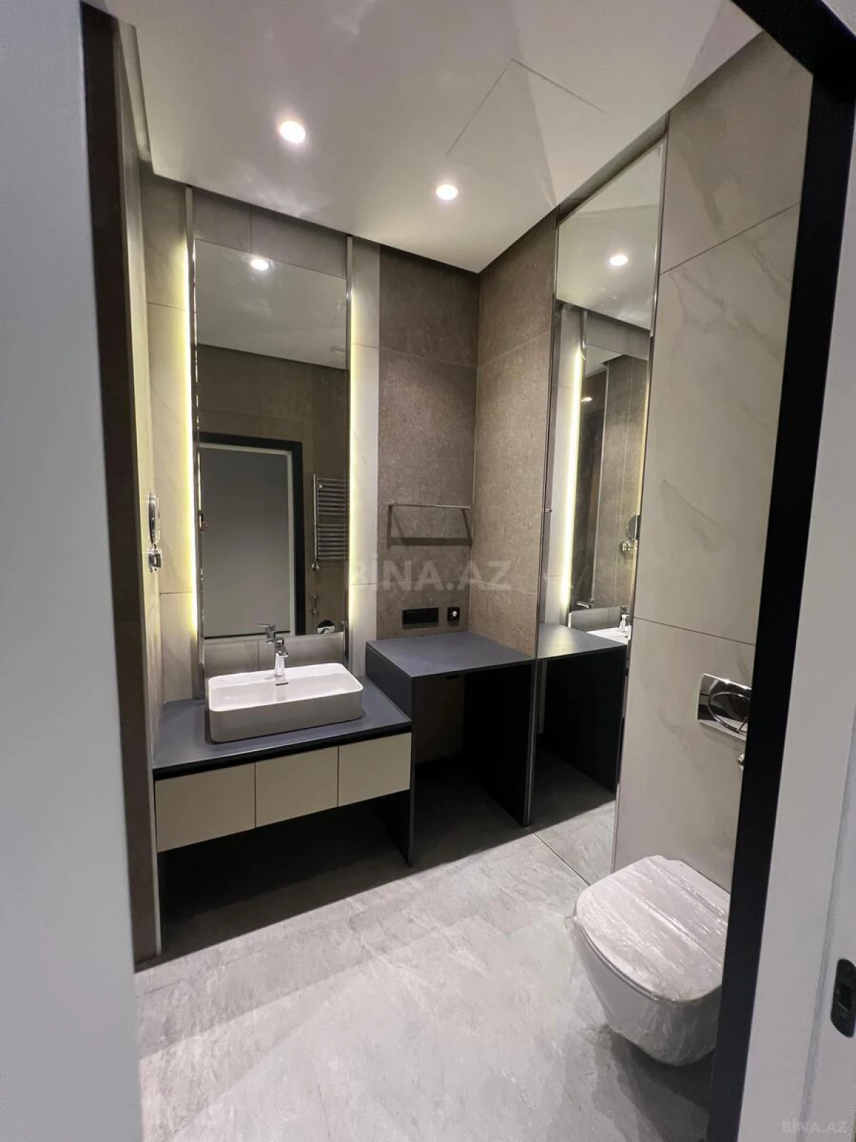 Satılır 2 otaqlı mənzil 74 m²