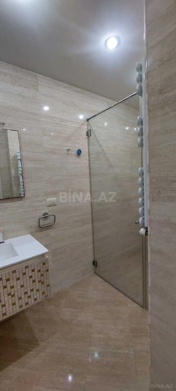 Kirayə verilir 4 otaqlı mənzil 210 m²